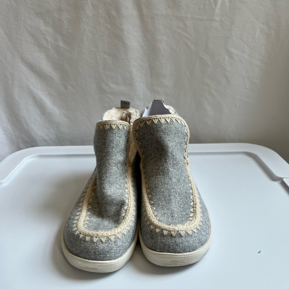 NEW Gray Slipper Shoes with Cream Accents and lining